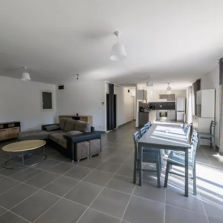Les Deux Mers Apartment